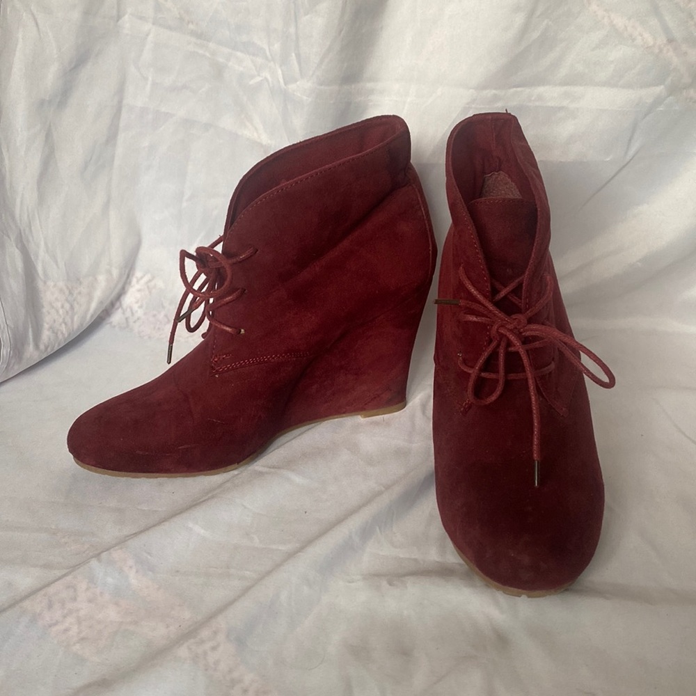 Forever 21 maroon laced up ankle wedged booties